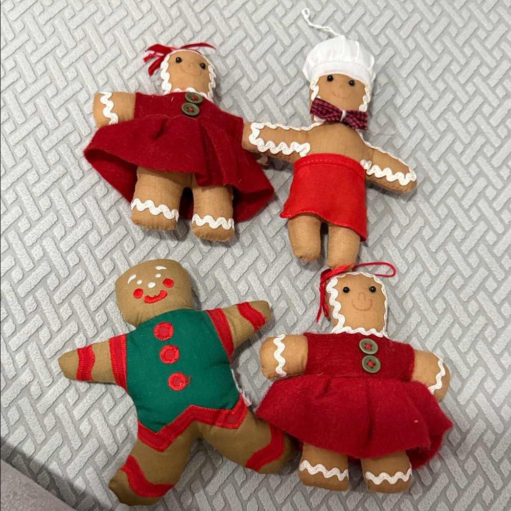 Lot 4 Cuddly Cousins Christmas Gingerbread Plush Chef 2 Couples Retired